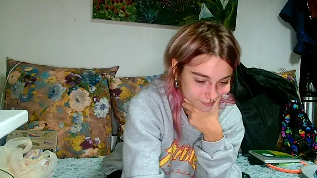 Sophie Bell online show from 10/22/25, 07:02