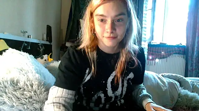 Snapshot of Sophie_Bell chatting on 05/07/26, 04:56 Sophie Bell online show from 05/07/26, 04:56