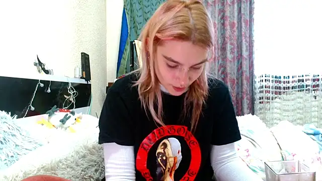 Snapshot of Sophie_Bell chatting on 05/10/26, 04:34 Sophie Bell online show from 05/10/26, 04:34