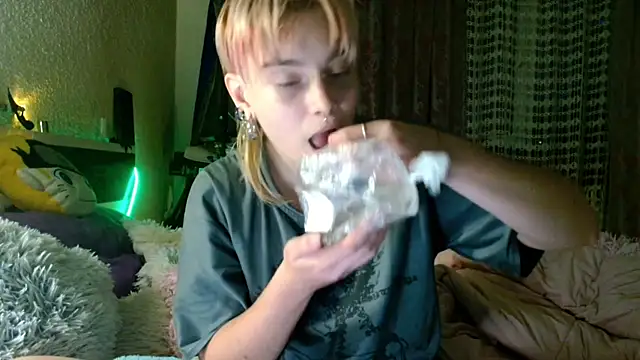 Snapshot of Sophie_Bell chatting on 05/16/26, 06:28 Sophie Bell online show from 05/16/26, 06:28