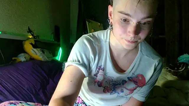 Snapshot of Sophie_Bell chatting on 05/17/26, 08:05 Sophie Bell online show from 05/17/26, 08:05