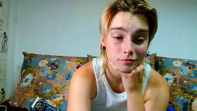 Snapshot of Sophie_Bell chatting on 08/02/26, 10:52 Sophie Bell online show from 08/02/26, 10:52