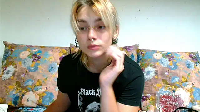 Snapshot of Sophie_Bell chatting on 08/04/26, 08:55 Sophie Bell online show from 08/04/26, 08:55