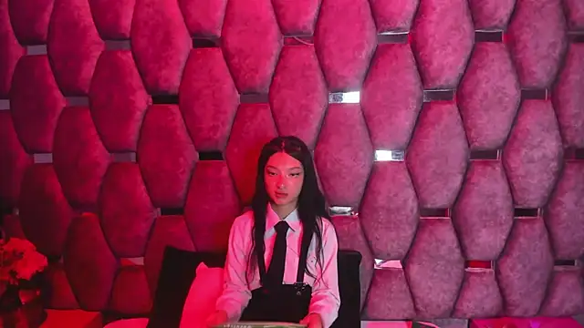 Aurora 18 online show from 09/19/25, 02:18