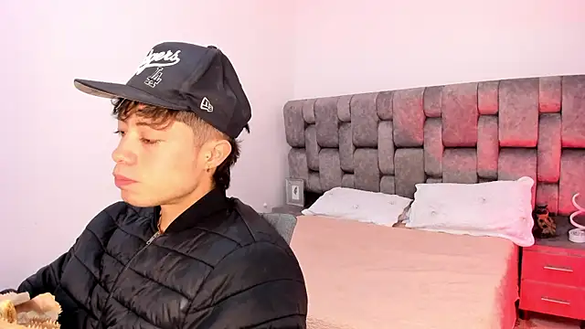 Snapshot of MarcusCollinss_ chatting on 12/04/24, 12:03 MarcusCollinss online show from 12/04/24, 12:03