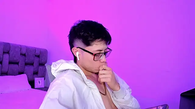 Snapshot of MarcusCollinss_ chatting on 12/11/24, 04:20 MarcusCollinss online show from 12/11/24, 04:20