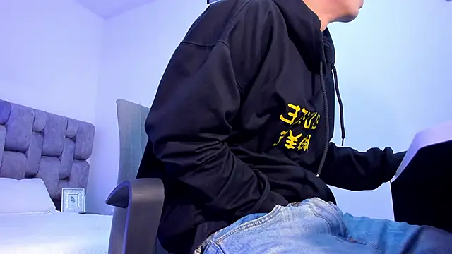 Snapshot of MarcusCollinss_ chatting on 12/13/24, 01:12 MarcusCollinss online show from 12/13/24, 01:12