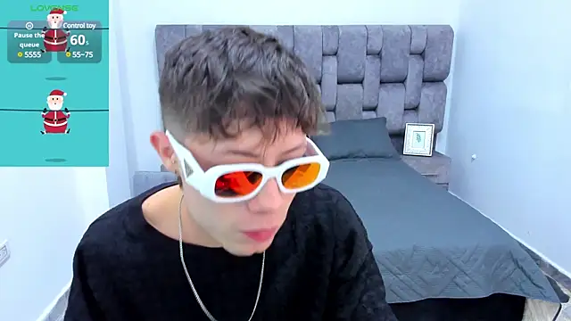 Snapshot of MarcusCollinss_ chatting on 12/14/24, 04:09 MarcusCollinss online show from 12/14/24, 04:09