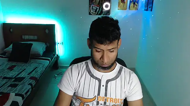 Snapshot of Enriblack92 chatting on 12/26/24, 08:11 Enriblack92 online show from 12/26/24, 08:11