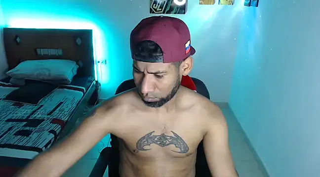 Snapshot of Enriblack92 chatting on 12/27/24, 06:53 Enriblack92 online show from 12/27/24, 06:53