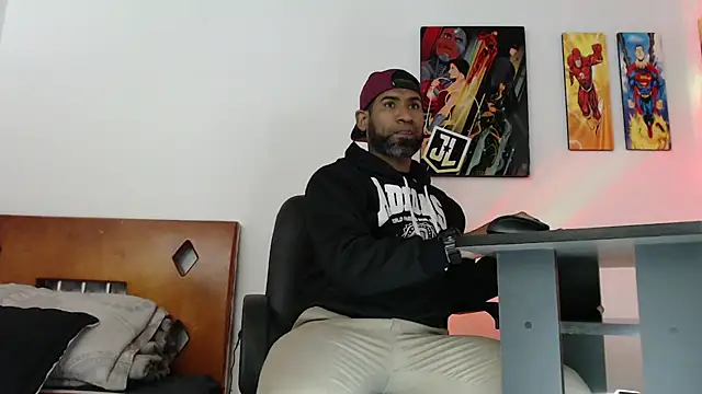 Snapshot of Enriblack92 chatting on 12/30/24, 12:32 Enriblack92 online show from 12/30/24, 12:32