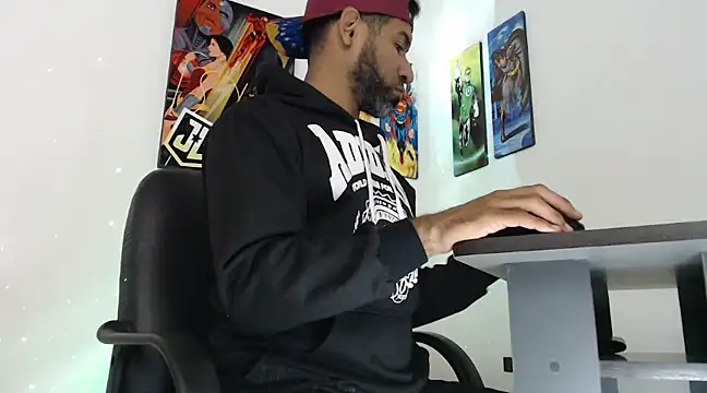 Snapshot of Enriblack92 chatting on 12/30/24, 04:09 Enriblack92 online show from 12/30/24, 04:09