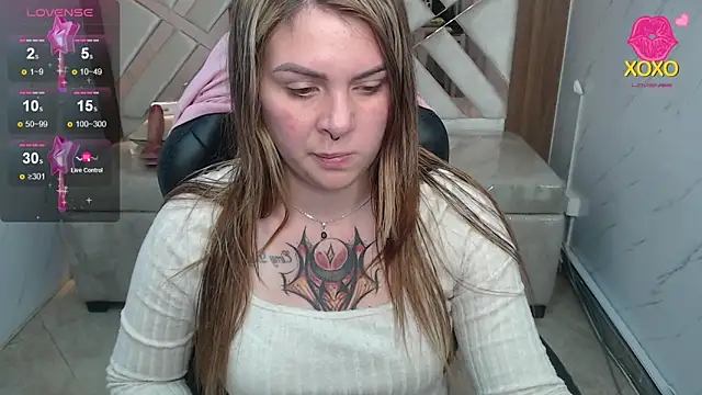 Snapshot of Paula_b_ chatting on 04/25/26, 01:03 Paula b online show from 04/25/26, 01:03