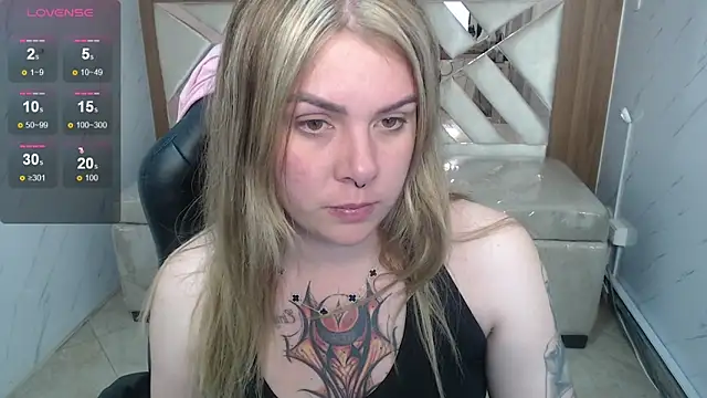 Snapshot of Paula_b_ chatting on 05/11/26, 12:44 Paula b online show from 05/11/26, 12:44