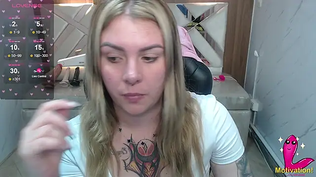 Snapshot of Paula_b_ chatting on 05/14/26, 12:56 Paula b online show from 05/14/26, 12:56