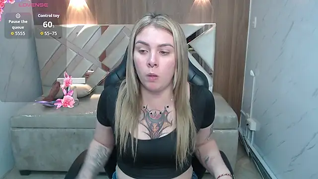 Snapshot of Paula_b_ chatting on 05/16/26, 12:48 Paula b online show from 05/16/26, 12:48