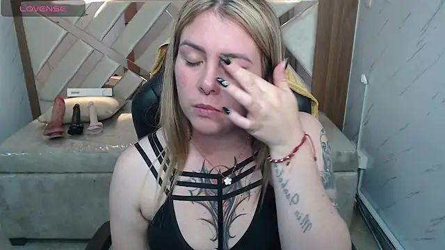 Snapshot of Paula_b_ chatting on 06/05/26, 12:55 Paula b online show from 06/05/26, 12:55