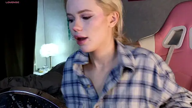 LexieLoree online show from 12/05/24, 04:09
