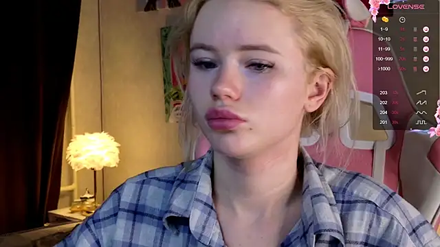 LexieLoree online show from 12/08/24, 04:14