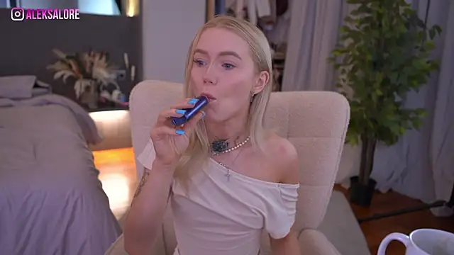 LexieLoree online show from 04/01/26, 02:34