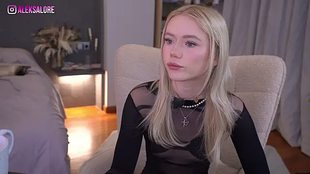 LexieLoree online show from 04/13/26, 02:28