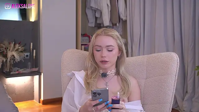 LexieLoree online show from 04/18/26, 02:26