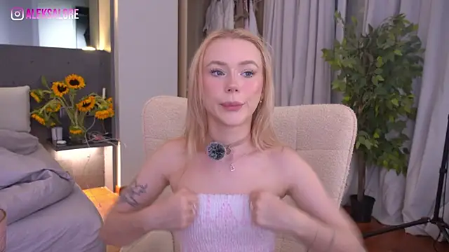 LexieLoree online show from 07/12/26, 03:08