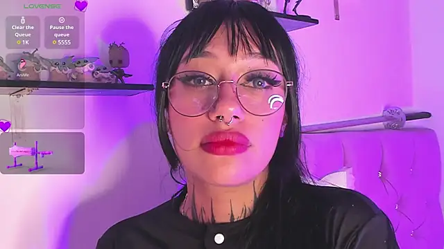 Snapshot of Akari1_Mischief chatting on 12/13/24, 04:22 Akari1 Mischief online show from 12/13/24, 04:22