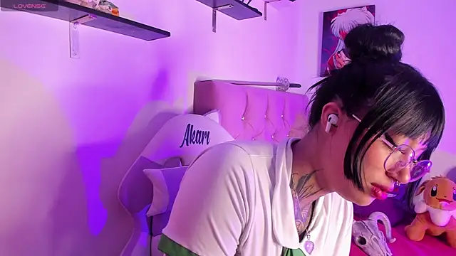 Snapshot of Akari1_Mischief chatting on 12/19/24, 11:46 Akari1 Mischief online show from 12/19/24, 11:46