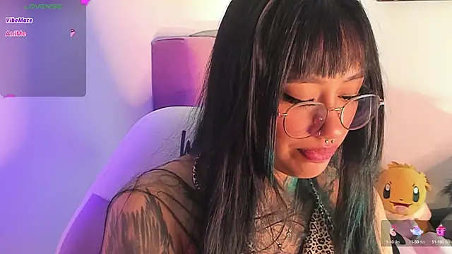 Snapshot of Akari1_Mischief chatting on 01/01/25, 10:03 Akari1 Mischief online show from 01/01/25, 10:03