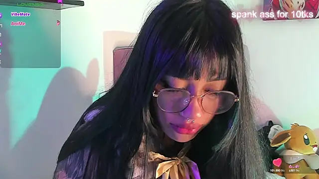 Snapshot of Akari1_Mischief chatting on 01/10/25, 10:04 Akari1 Mischief online show from 01/10/25, 10:04