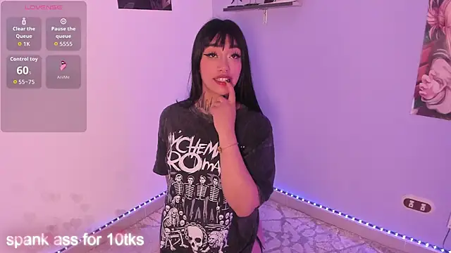 Snapshot of Akari1_Mischief chatting on 09/29/25, 01:11 Akari1 Mischief online show from 09/29/25, 01:11