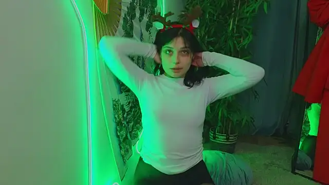 Snapshot of ari_rari chatting on 12/25/24, 12:05 ari rari online show from 12/25/24, 12:05