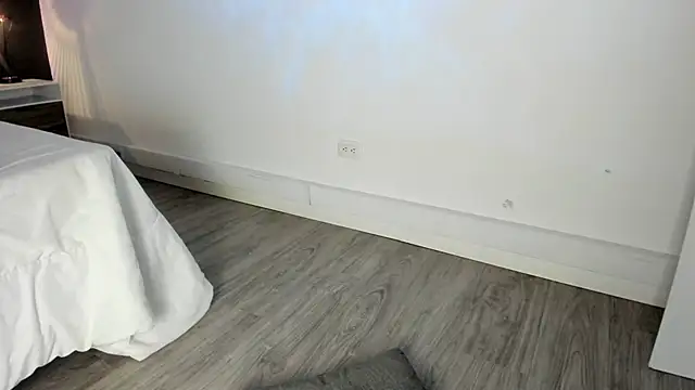 VioletPaket online show from 03/09/25, 02:10