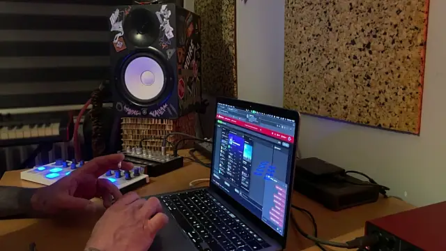 kameray12 online show from 03/07/25, 04:44