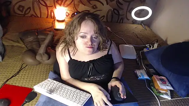 Snapshot of MiniNatalie chatting on 01/25/25, 11:00 MiniNatalie online show from 01/25/25, 11:00