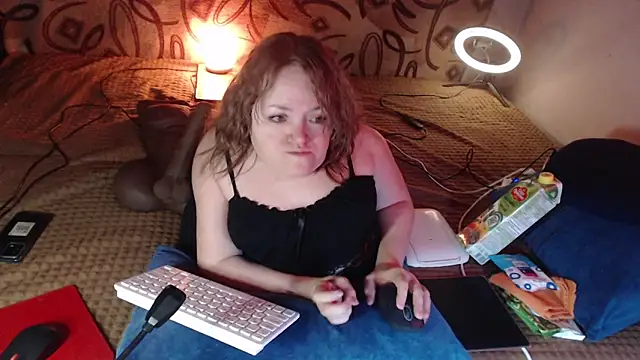 Snapshot of MiniNatalie chatting on 01/28/25, 10:12 MiniNatalie online show from 01/28/25, 10:12