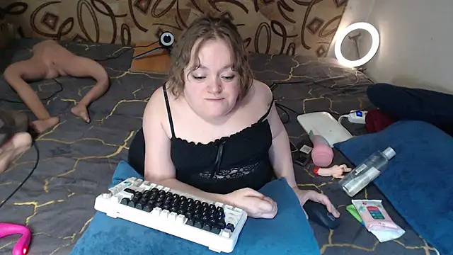 Snapshot of MiniNatalie chatting on 02/21/25, 07:34 MiniNatalie online show from 02/21/25, 07:34