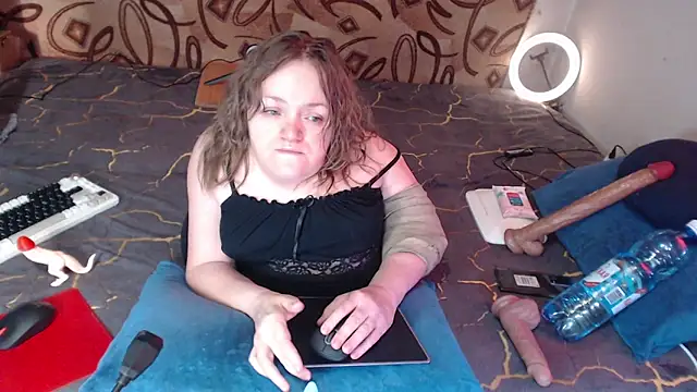 Snapshot of MiniNatalie chatting on 02/21/25, 10:39 MiniNatalie online show from 02/21/25, 10:39