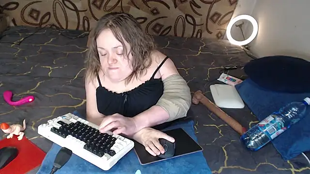 Snapshot of MiniNatalie chatting on 02/21/25, 01:44 MiniNatalie online show from 02/21/25, 01:44