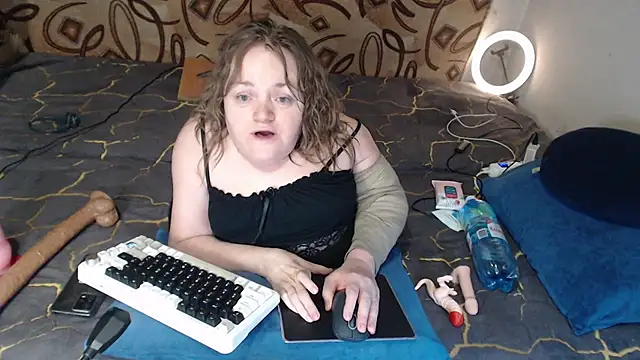 Snapshot of MiniNatalie chatting on 02/22/25, 02:41 MiniNatalie online show from 02/22/25, 02:41