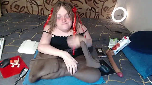 Snapshot of MiniNatalie chatting on 03/02/25, 10:27 MiniNatalie online show from 03/02/25, 10:27