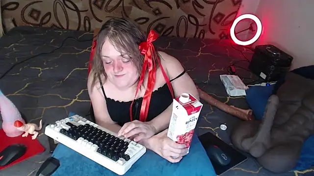 Snapshot of MiniNatalie chatting on 03/04/25, 12:39 MiniNatalie online show from 03/04/25, 12:39