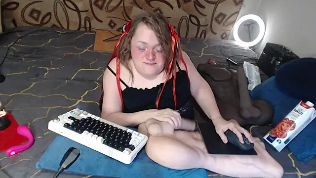 Snapshot of MiniNatalie chatting on 03/05/25, 07:05 MiniNatalie online show from 03/05/25, 07:05