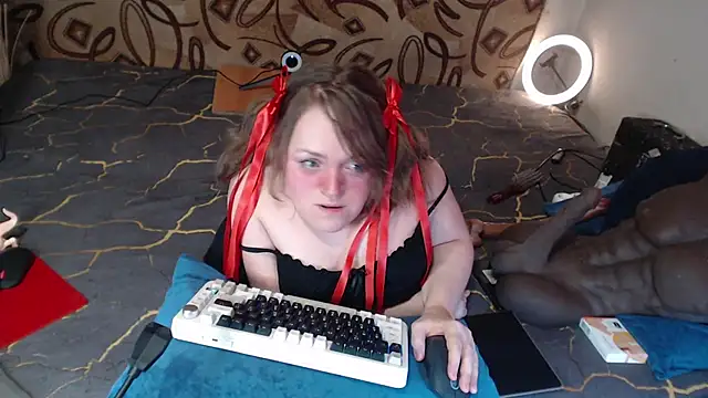 Snapshot of MiniNatalie chatting on 03/07/25, 09:18 MiniNatalie online show from 03/07/25, 09:18