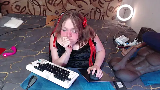 Snapshot of MiniNatalie chatting on 03/08/25, 09:50 MiniNatalie online show from 03/08/25, 09:50