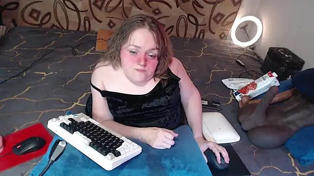 Snapshot of MiniNatalie chatting on 03/09/25, 06:06 MiniNatalie online show from 03/09/25, 06:06