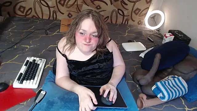 Snapshot of MiniNatalie chatting on 03/09/25, 09:13 MiniNatalie online show from 03/09/25, 09:13