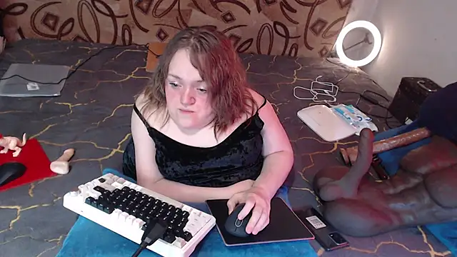 Snapshot of MiniNatalie chatting on 03/10/25, 08:26 MiniNatalie online show from 03/10/25, 08:26