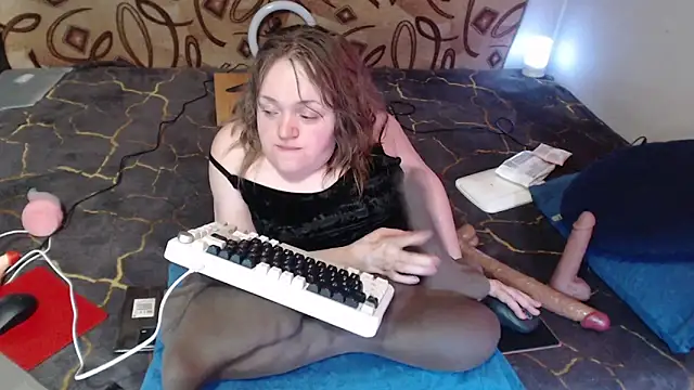 Snapshot of MiniNatalie chatting on 03/16/25, 02:43 MiniNatalie online show from 03/16/25, 02:43